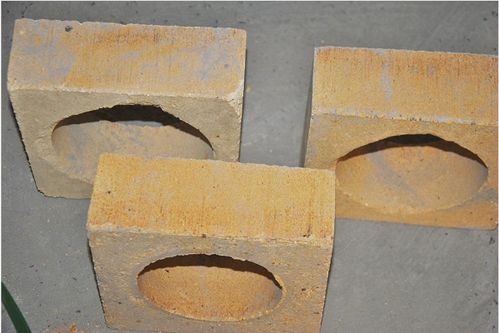 不定形耐火材料,異形耐火磚廠家,鎂質(zhì)搗打料廠家,硅質(zhì)搗打料生產(chǎn)商,河南粘土磚供應(yīng)商,價(jià)格,批發(fā) 供應(yīng) 廠家 洛陽(yáng)市伊濱區(qū)諸葛鎮(zhèn)騰龍耐火材料廠 一大把